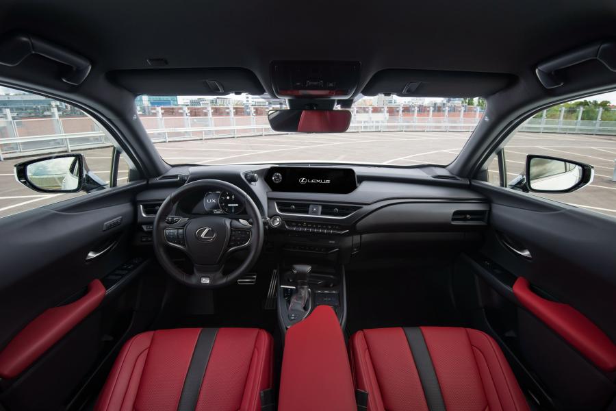 Торпедо Lexus UX200 F-Sport 2018 года  (WW) (фото 2 из 32)